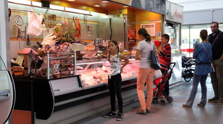 Una de les parades del Mercat del Lleó, obertes avui. ACN