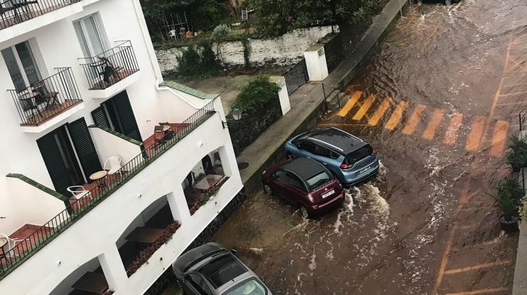 La riera de Cadaqués plena d'aigua. Margarita Jareño