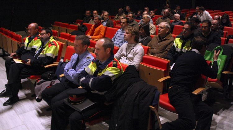 Moment de la reunió entre Interior, representants d'ajuntaments i cossos d'emergències © ACN