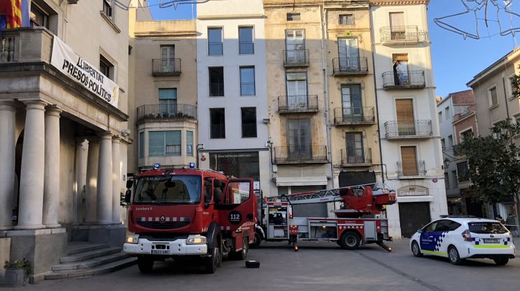 Els Bombers treballant al lloc dels fets. Tramuntana.TV