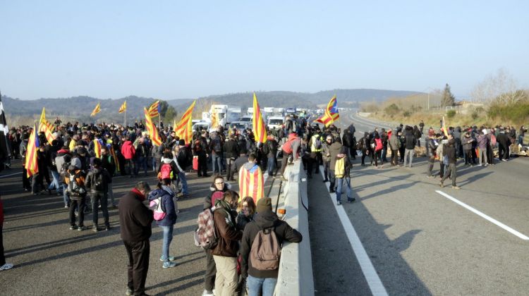 Pla general de l'AP-7 tallada a Medinyà. ACN