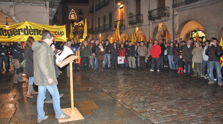 300 persones s'han aplegat a la plaça del Vi. M. Estarriola