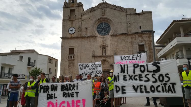 El veïns manifestats avui davant del consistori