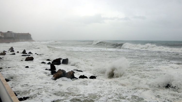 El fort temporal de vent a l'Escala. ACN