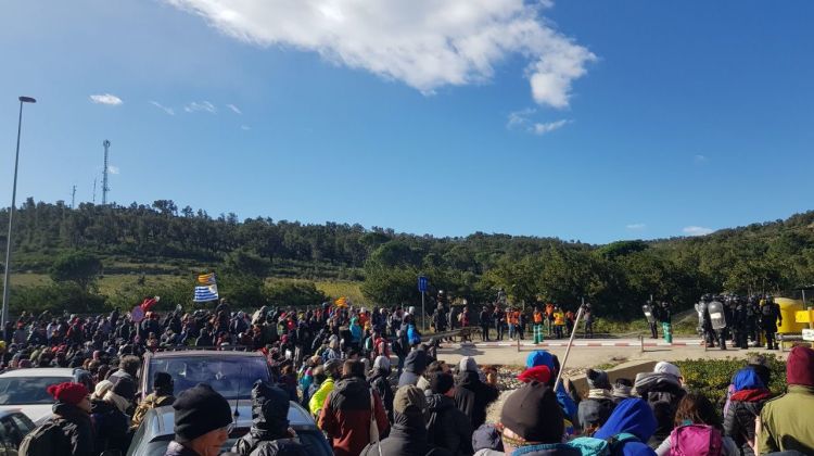 Els manifestants tallant l'N-II a la Jonquera. Anonymous Catalonia