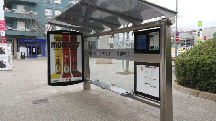 Una parada del bus del centre de Girona buida. ACN
