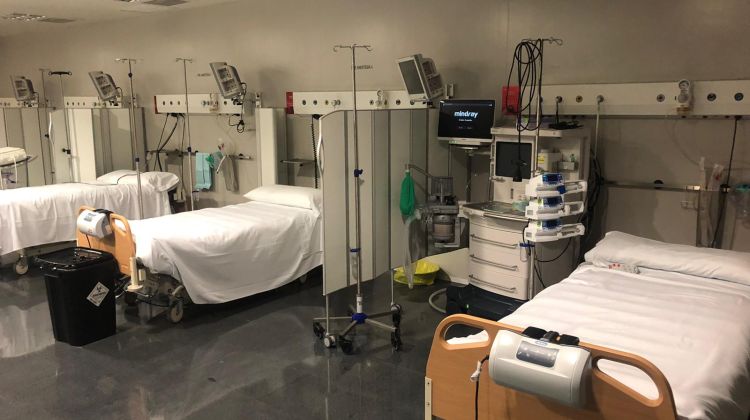 Àrea de Reanimació de l'Hospital d'Olot i Comarcal de la Garrotxa preparada per acollir els pacients en situació complexa de la comarca