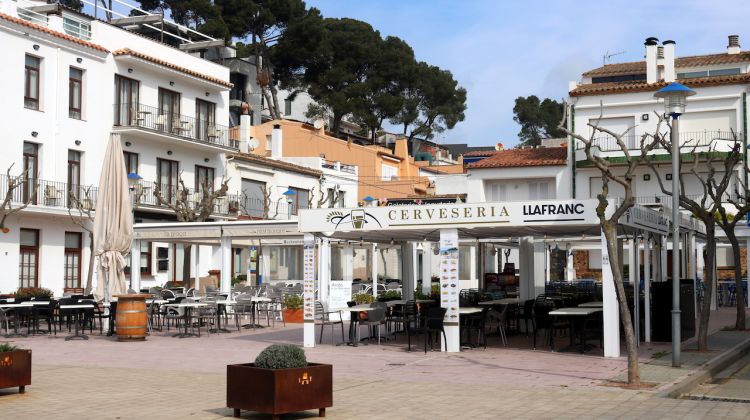 Locals de primera línia de platja de Palafrugell, tancats. ACN