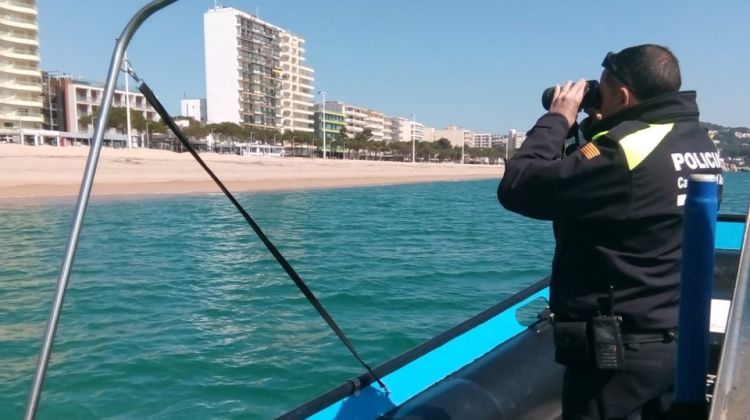 La Policia Local de Platja d'Aro fins i tot controlava des del mar