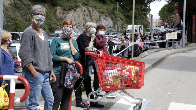 Cues a la part francesa del Pertús arran de l'inici del desconfinament a França. ACN