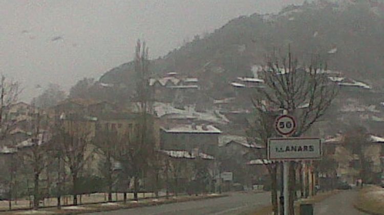 Al Llanars (Ripollès) també han caigut flocs de neu © Jordi Paretas