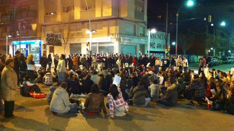 La manifestació ha acabat al Passeig dels Països Catalans on han tallat el trànsit © M. Estarriola