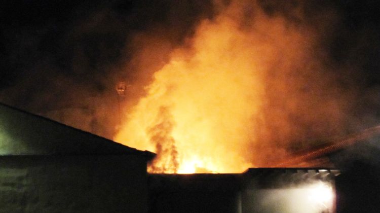 El foc va alertar als veïns de la zona i va crear una gran espectació © Miquel Pagés