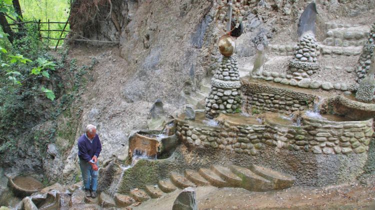 Una imatge del parc, amb un salt d'aigua i una bassa feta per Josep Pujiula © ACN