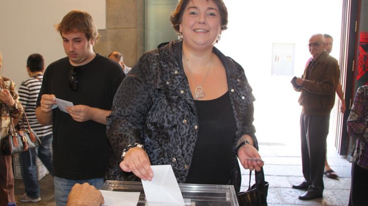 La candidata del PP, Concepció Veray, ha votat a la Casa de Cultura © ACN