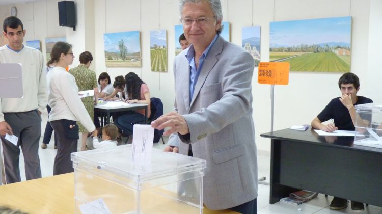 El candidat d'ERC, Francesc Canet, votant © ACN