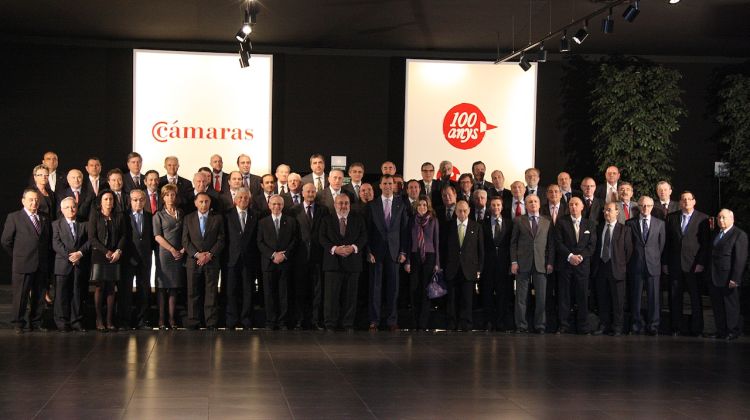 Foto de família dels prínceps d'Astúries amb els representants de les cambres.