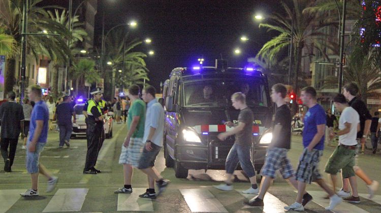 Fort dispositiu policial controlant l'oci nocturn de Lloret de Mar © ACN