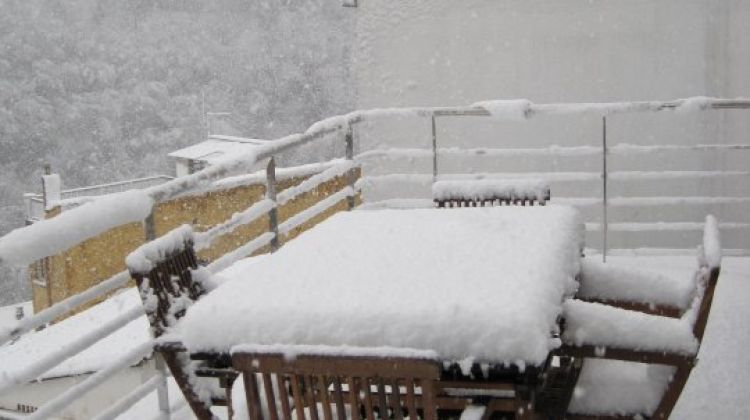 Gruix de neu important en aquesta terrassa situada a la pujada de la Torrassa © Josep Llach Pagès