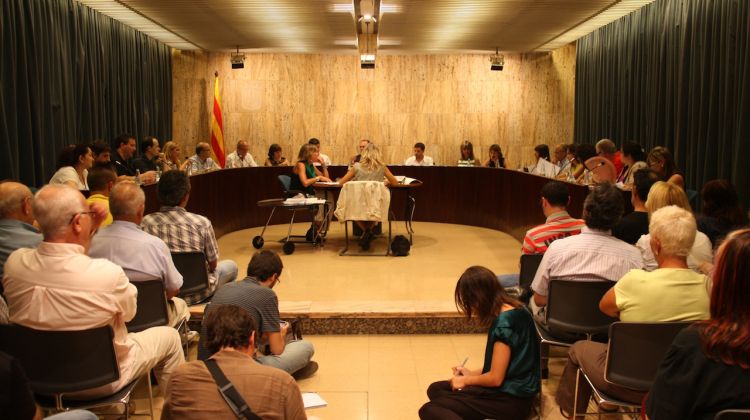 La sala de plens de l'Ajuntament de Salt s'ha quedat petita © ACN