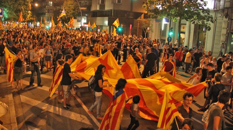 Manifestació multitudinària i amb molts símbols independentistes a Girona © ACN