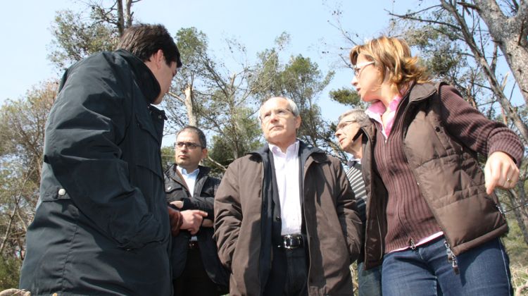 Montilla, l'alcaldessa de Palamós i l'alcalde de Palafrugell parlant dels problemes que va ocasionar la nevada a la zona del Baix Empordà © ACN