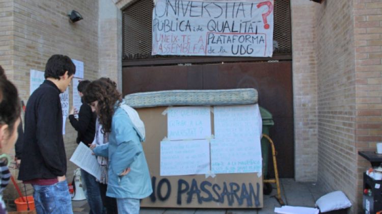 La facultat de Lletres és una de les que no han obert portes aquest matí © ACN