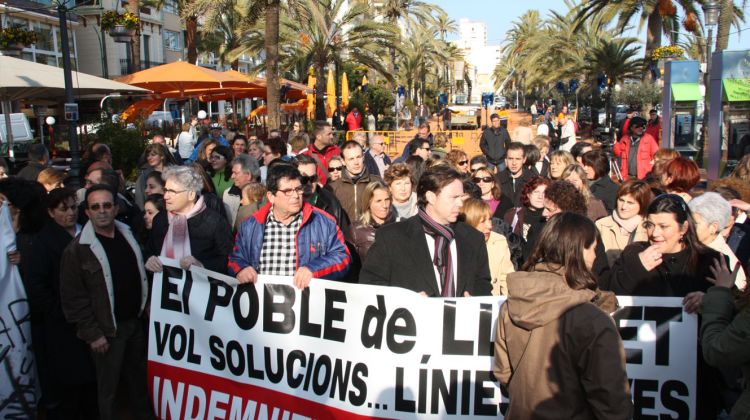 La manifestació va concloure a la plaça de l'ajuntament de Lloret de Mar © ACN