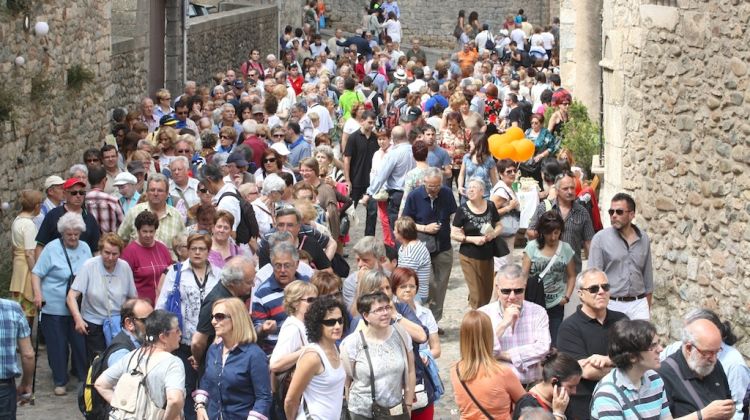 Els carrers del Barri Vell s'han quedat petits per engolir els visitants © M. Estarriola