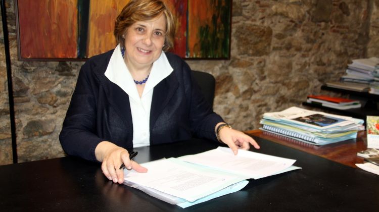 La rectora, Anna Maria Geli, treballant al seu despatx on no havia pogut accedir des de dimecres © ACN