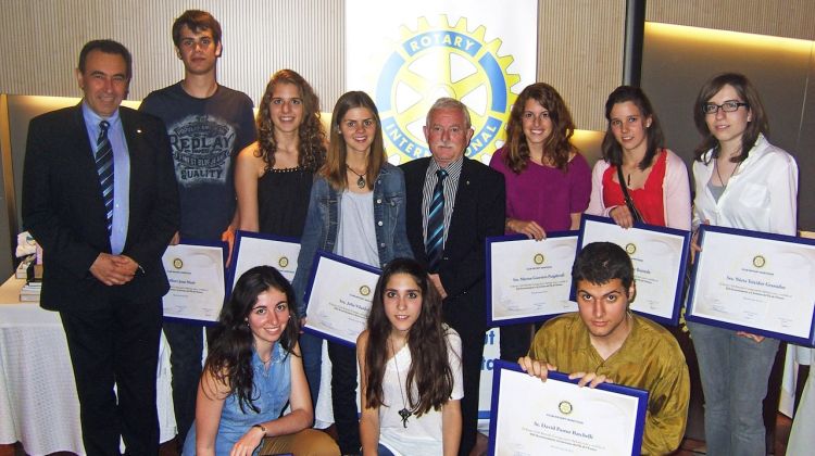 Foto de família amb tots els guardonats © Revista de Banyoles