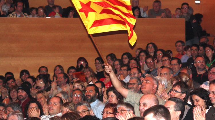 Una estelada onejant a l'Auditori-Palau de Congressos de Girona © M. Estarriola