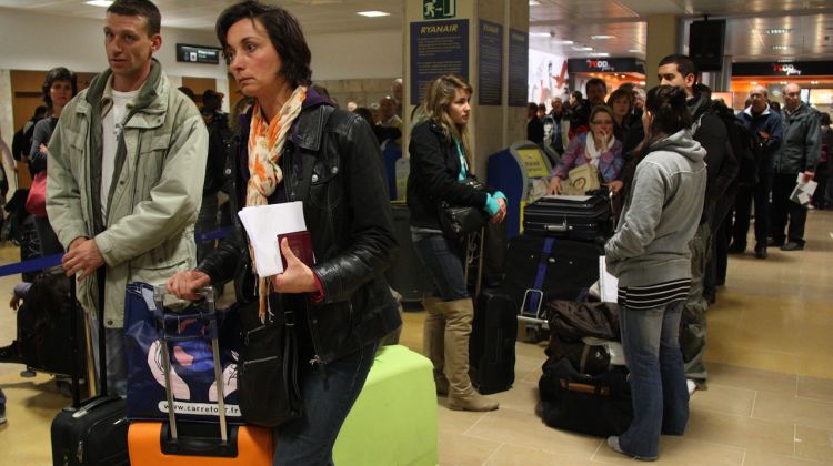 Passatgers a l'aeroport de Girona (arxiu) © ACN