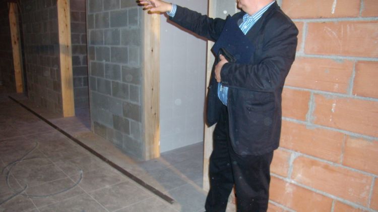 El president de la Catequística en una visita a les instal·lacions aquest matí © Carles Pujol