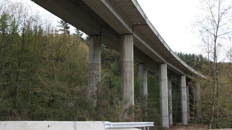 Aquest és el viaducte per on va tirar a la seva dona © ACN