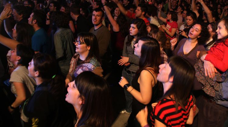 Més de 600 persones han assistit el concert d'inici de la gira 'Fràgil' © ACN