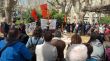 Una setantena de persones reclamen a l'estació de trens de Figueres ''un servei digne''