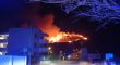 19 dotacions de Bombers lluiten de matinada contra un incendi forestal a l'Escala