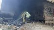 Els Bombers extingeixen un incendi al parc de Lloveres a la Jonquera