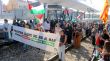 Unes 400 persones tallen el tren a Girona al crit de ''per Palestina, tots a la via!''