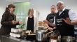 Els mercats gironins reivindiquen el producte de proximitat i els paradistes