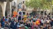 Un miler de persones omplen la plaça Major de Banyoles per iniciar la Festa Major