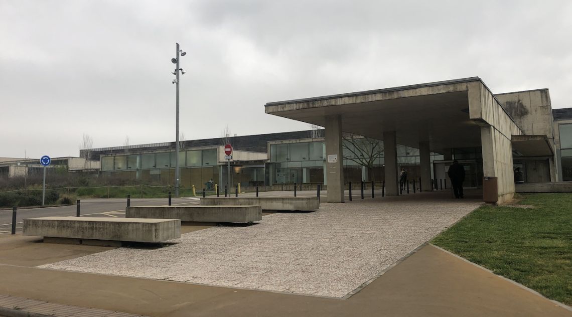 Detingut a Blanes un metge per agredir sexualment una pacient de l'hospital Santa Caterina de Salt