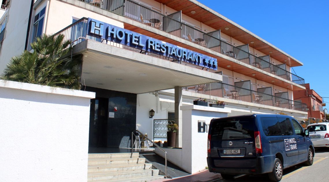 Masquef denuncia desenes de demandants d'asil ''deixats de la mà de Déu'' en un hotel de Figueres