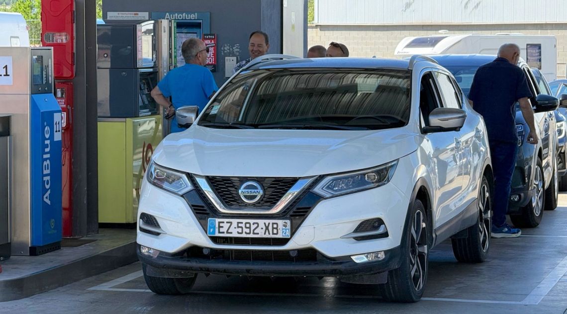 Creixen un 22% els francesos que posen benzina a la Jonquera en el primer mes de rebaixa de l'IVA