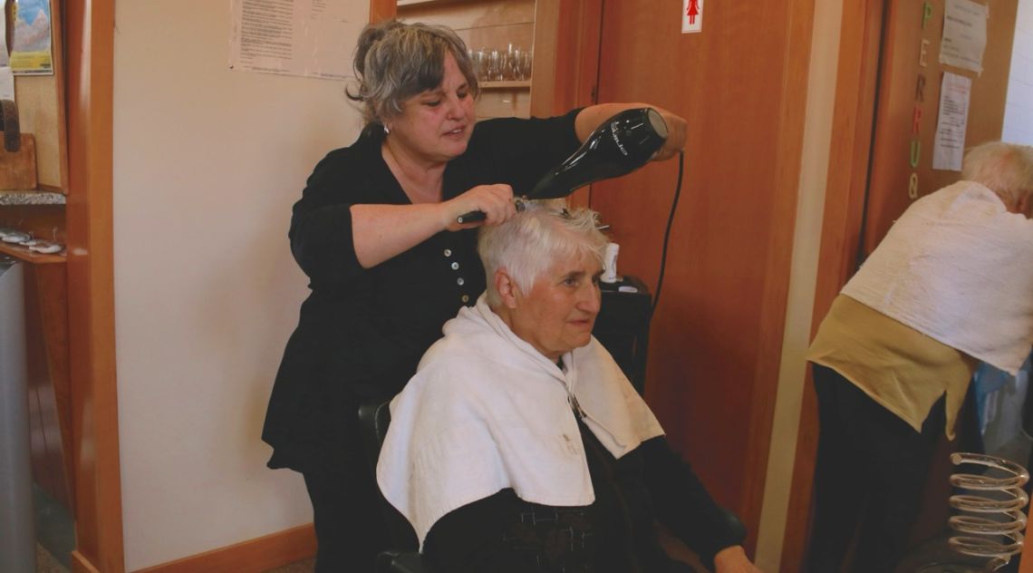 Impulsen una prova pilot al Ripollès per portar persones grans a la perruqueria o a la farmàcia