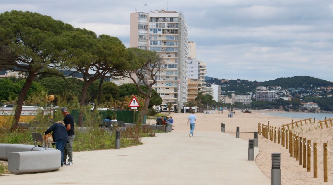 Platja d'Aro estrena el tram sud del passeig marítim i preveu que la remodelació del nord comenci el 2028