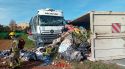 Un aparatós accident entre dos camions talla la GIV-6701 a Madremanya