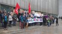 Protesta davant la Delegació del Govern a Girona en contra de la fusió de l'escola d'adults