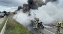 Un tractor amb remolc s'incendia i talla la C-26 a Ordis